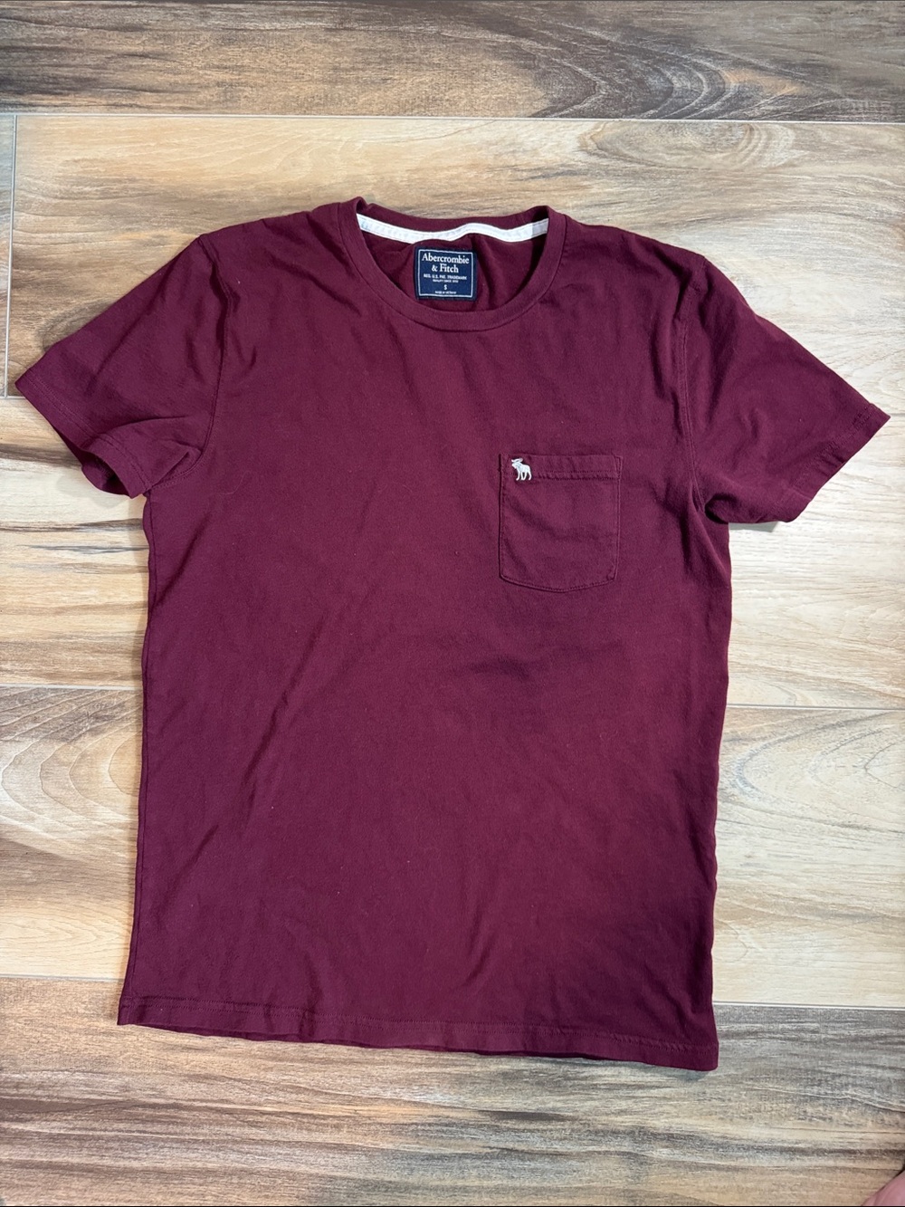 Vintage Y2K Abercrombie & Fitch Men’s Small Burgundy Moose Pocket T-Shirt